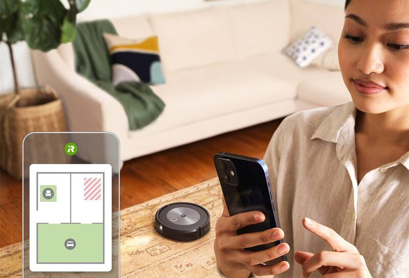 Robotický vysavač iRobot Roomba j7 černý - obrázek č. 1